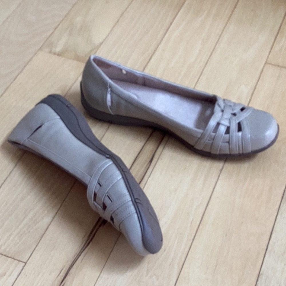 Life Stride diverse flats in taupe